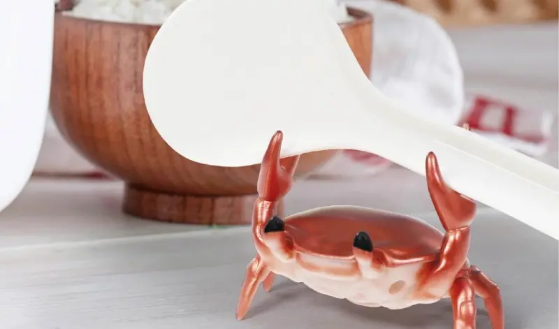 日本爆紅蟹形杯麵計時器！日本TBS 節目推薦多功能設計兼具筷子架與蓋麵神器。