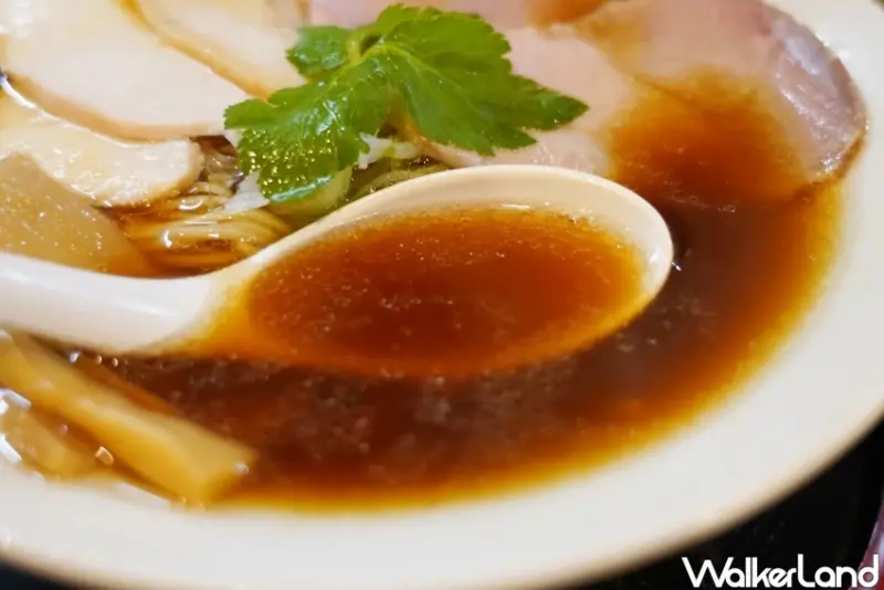 米其林推薦仙台拉麵！DASHIRO 蟬聯2年宮城縣拉麵冠軍，飛魚出汁醬油拉麵吃起來。