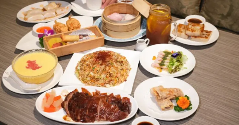 博物館裡吃港點！台中瀚熙軒茶餐廳明爐烤鴨銷魂多汁，送西洋博物館門票。