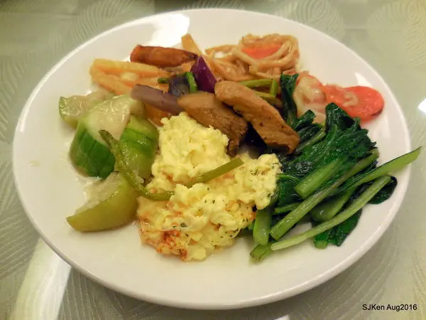 (台北中山住宿/洛碁林森/中山國小站)「洛碁大飯店林森館」(3-3)早餐篇 --- 中西餐冷熱飲齊備，餐點品項美味多選。