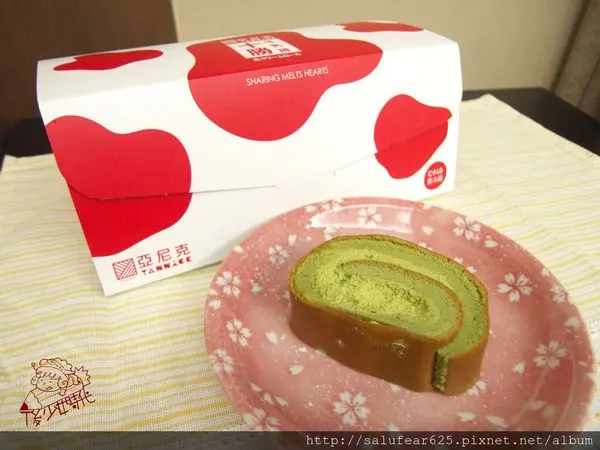 【食記】宅配美食｜一不小心就吃掉整條的亞尼克十勝生乳捲，千萬別讓你女朋友或老婆發現亞尼克出新口味了！