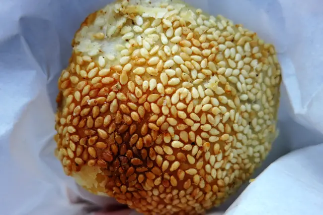 【宜蘭美食】一吃就上癮：老吳(吳記)胡椒餅、鹹酥餅、紅豆餅