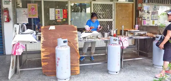 【板橋美食】楊家紅豆餅-1顆10元的超人氣紅豆餅