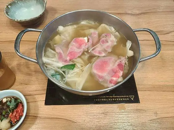 “三重國小捷運站鍋物美食推薦-海牧鍋物”吃飽喝足的海鮮漁夫鍋