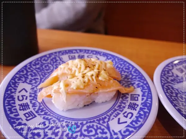 【美食】有趣.美味的平價迴轉壽司。邊吃邊玩瘋狂扭蛋轉轉樂。藏壽司 Kura Sushi ・くら寿司 (南京松江站)