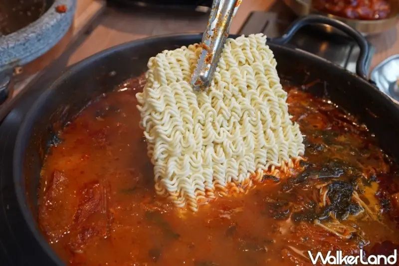 UNCLE-K馬鈴薯排骨火鍋台中店搶先看！進軍台中公益美食商圈，營業至凌晨兩點。