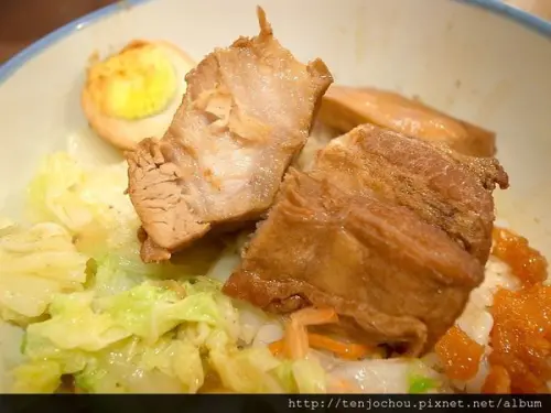 花花，甲飽沒【台北食記】霸焢肉 祖傳三代滷汁！焢肉王子麵居然這麼搭 中山站巷弄美食推薦