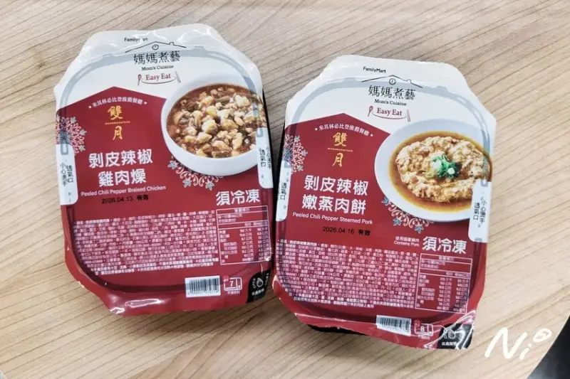 202505 全家FamilyMart【媽媽煮藝】雙月剝皮辣椒嫩蒸肉餅&剝皮辣椒雞肉燥
