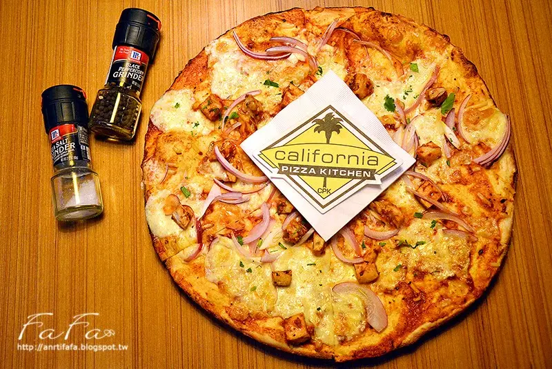 
CPK加州創意廚房(信義威秀店) 。薄脆比薩香濃酥脆配料豐富
