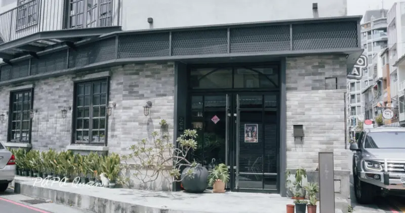 台中西區人氣甜點店！樂室鬆餅好拍又好吃，水果鬆餅超誘人。