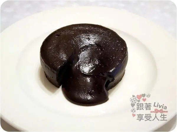 美食。點心│ 人氣團購美食 DiamondBear 鑽石熊 熔岩巧克力蛋糕 在家也能悠閒品嘗美味蛋糕 ❤跟著Livia享受人生❤