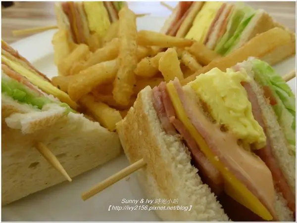 【板橋食記】雅米早午餐 Yummy Brunch（中山二店）。平價的餐點，還有女僕店員服務ㄋㄟ～