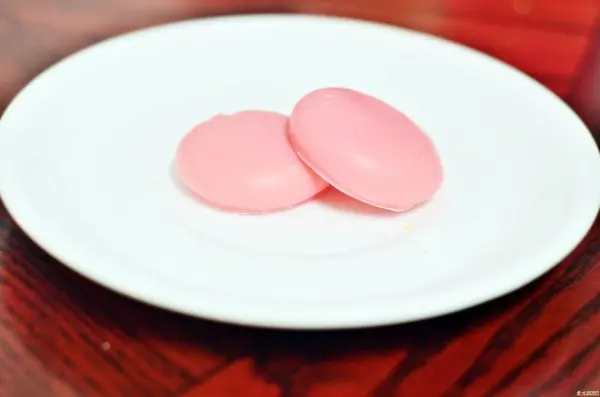 客倌！！小弟這有桂花香的蛋捲與粉紅色系的Q餅，進來嚐嚐吧～！！ -- 南庄老街&大湖酒莊