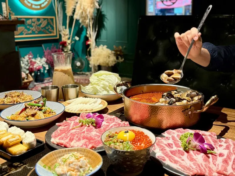 【台北東區火鍋推薦】米釉鍋物 Meal Room：爆量蛤蜊鍋&招牌麻辣鍋雙重享受一次擁有，吃火鍋也能很時尚︱交通、菜單訂位資訊