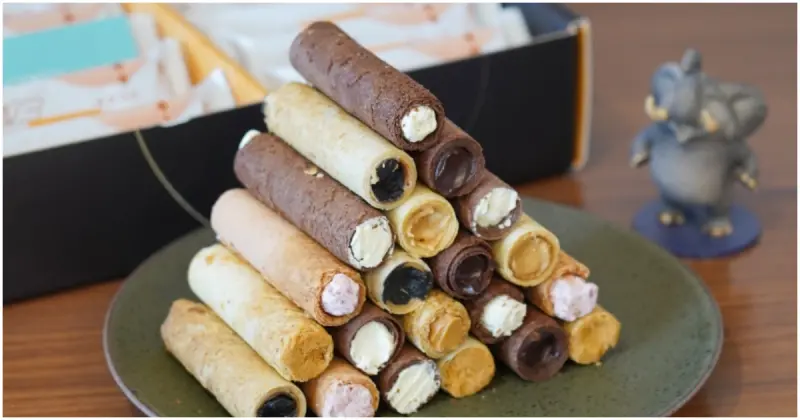 台中伴手禮推薦！曉翮流域 9種滿餡蛋捲、厚餡夾心餅乾，高CP值禮盒買起來。