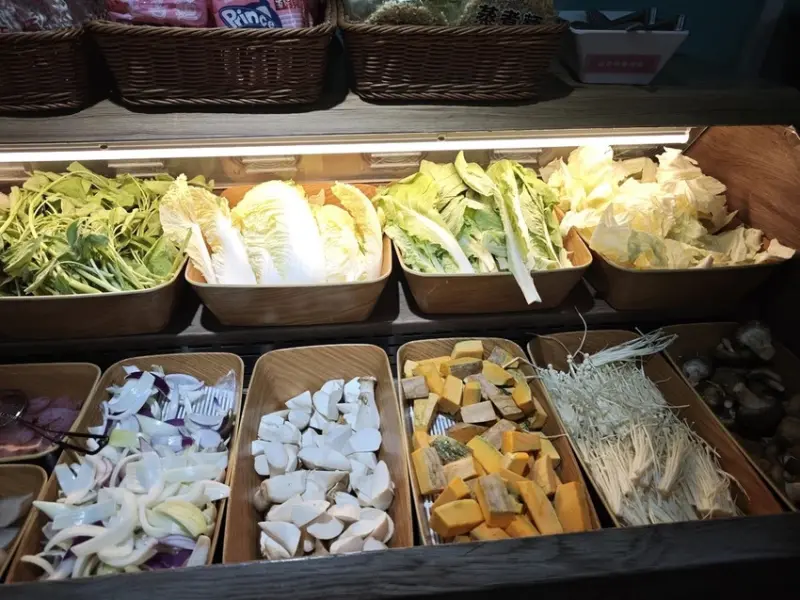 吃。台南市。美食|中西區 。「肉多多火鍋－台南新光中山店」網