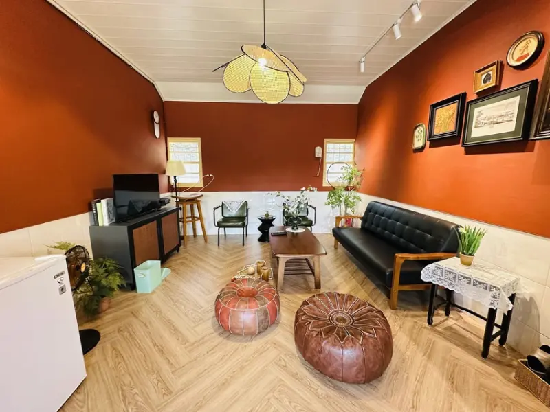 【行滿旅宿】嘉義竹崎親子包棟首選｜懷舊古玩、KTV嗨唱、煙火