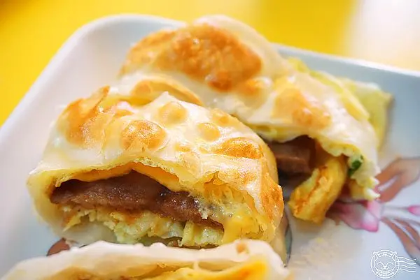 ※ 阿根早餐總店 ※【星羽愛美食-台中】超平價活力滿滿早餐店，脆皮蛋餅外皮酥脆料多到爆出來~        
      