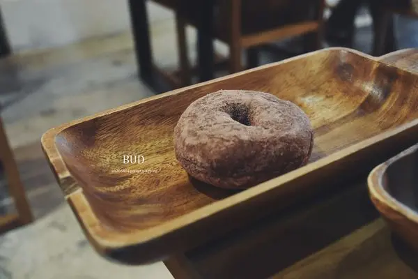 食。台中西區每日現做來自日本的甜甜圈。Haritts