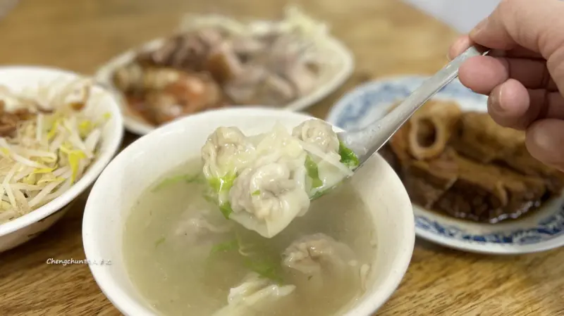 基隆【長腳麵食】乾麵+豬腳+扁食，在地人都這樣吃 !