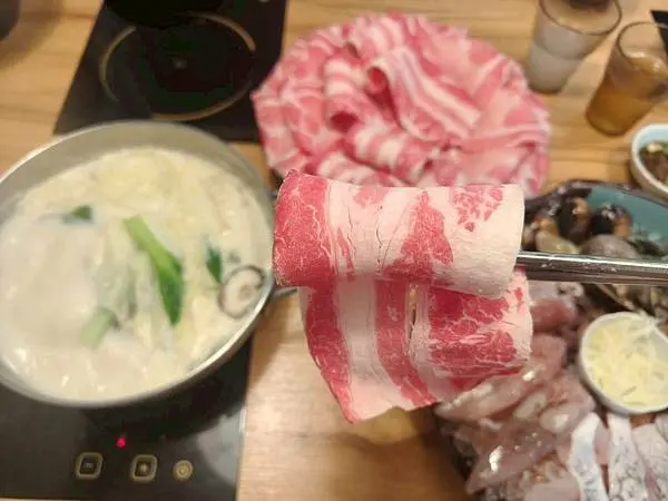 “三重國小捷運站鍋物美食推薦-海牧鍋物”吃飽喝足的海鮮漁夫鍋