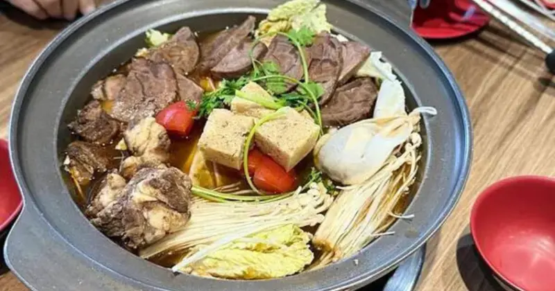 桃園必吃牛肉火鍋！Google4.9星滿心圓牛肉鍋湯喝到飽，自製牛肉麵超享受。