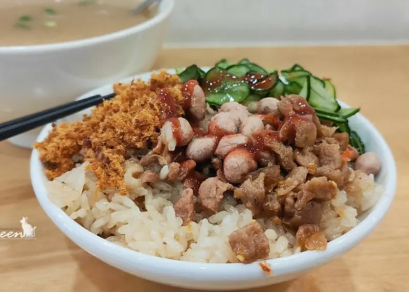 米其林推薦台式小吃！台中向上市場在來碗粿米糕專門店超人氣低奢美味。