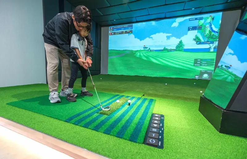 GOLF MONSTERS｜室內竟然也能打高爾夫！最新2025台北松山區景點推薦，聯誼、團建、商務聚會超時尚都會運動，不怕風吹雨淋的台北高爾夫球場推薦