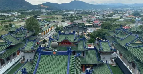 全台最美宮殿廟宇！南投埔里必訪寶湖宮地母廟，台版青瓦臺IG打卡聖地。