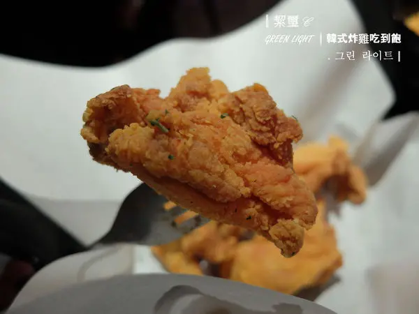 東區．GREEN LIGHT．台灣第一家．韓式炸雞吃到飽．歐爸好帥喔