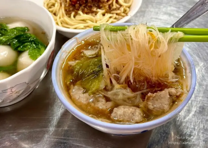 台中老字號小吃！「承記米苔目」米苔目 鹹湯圓 肉羹湯在地人都愛吃。
