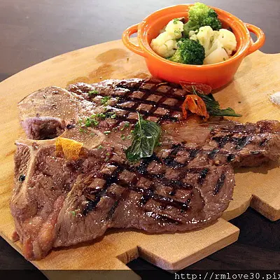 東區‧創意台義料理豬跳舞小餐館