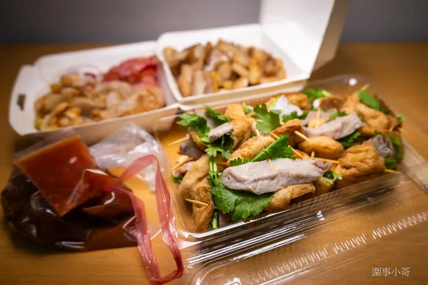 宜蘭傳統小吃推薦-復元行季節限定一串心！口味多樣搭配特製沾醬好吃到停不下來啦，美味的大腸包香腸加蘋果泡菜也讓人口水直流。 @圍事小哥的幸福相框