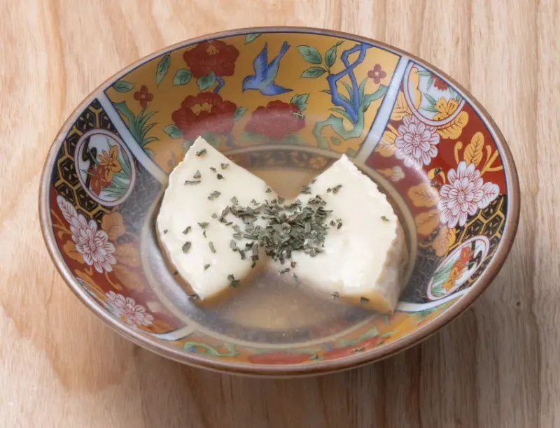 東京中目黑站5分鐘關東煮名店「金魚與風鈴」，提供半包廂設計和自選配料玩法，愛吃美食的你必朝聖。