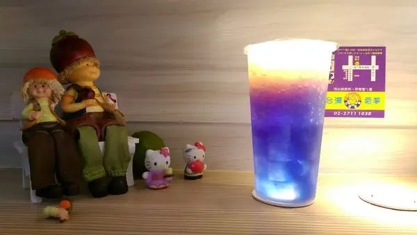 超夯的蝶豆花多彩漸層飲料：台灣雷夢(忠孝復興)