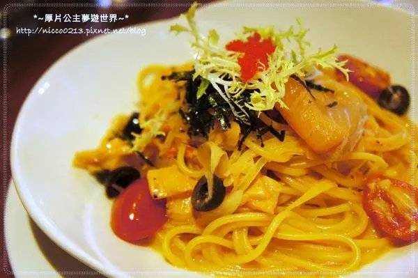 ♥食♥【台北●士林】捷運士林站旁適合聊天的好去處●有沒有咖啡 Double H 壹號店​