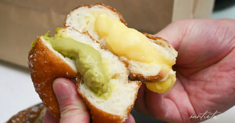 內湖麵包店必吃！峰焙多拿滋口味超多，開心果、紅豆肉桂、法式檸檬都有。