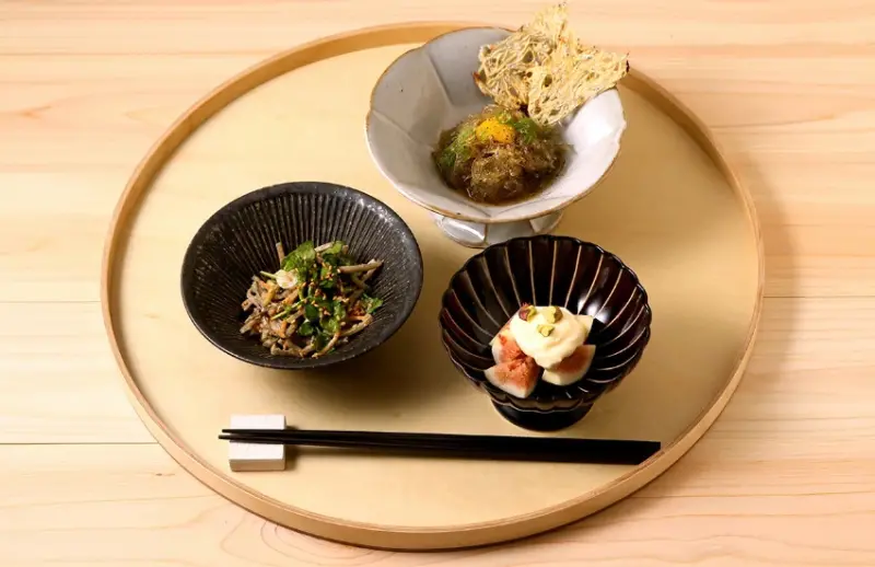 神戶名店進軍東京，淡路島關東煮專門店海鮮高湯和薪窯鹽前進東京丸之內，設有有包廂超適合聚餐。