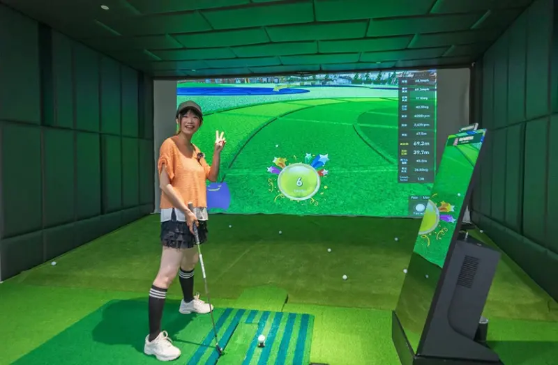 GOLF MONSTERS｜室內竟然也能打高爾夫！最新2025台北松山區景點推薦，聯誼、團建、商務聚會超時尚都會運動，不怕風吹雨淋的台北高爾夫球場推薦