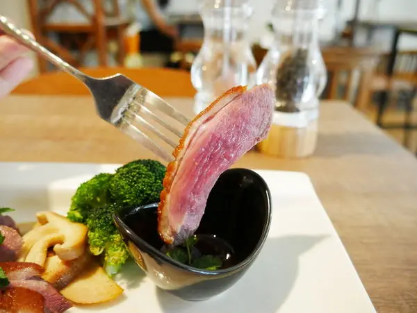 【斑比咖啡 Bambi Bambi Brunch】睡到自然醒，來個悠閒的早午餐約會吧!/捷運台電大樓站美食/寵物友善餐廳