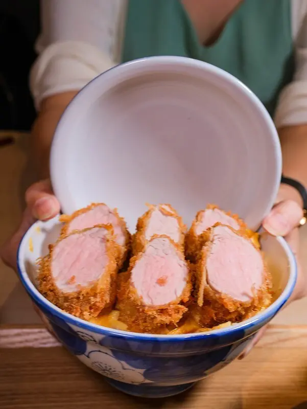 Dream Plaza美食街的質感日式豬排！勝急豬排舒肥腰內肉，極上軟殼蟹海陸豬排丼飯。