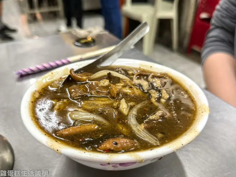 【台南食記】阿江鱔魚意麵 - 越晚越多人排隊的在地老店，鱔魚意麵有濃濃鍋氣