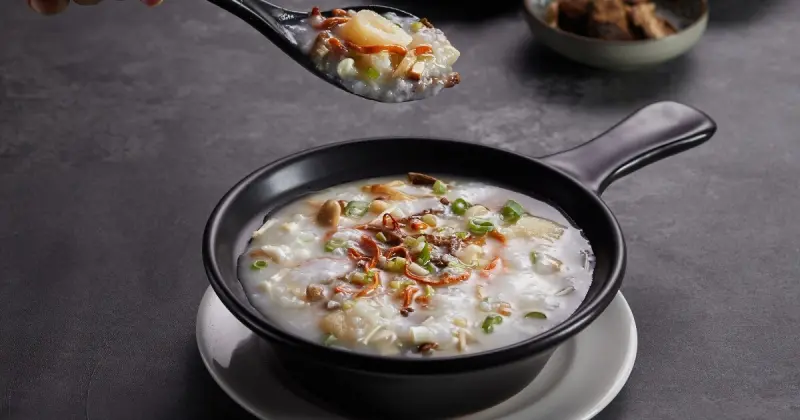 台北宵夜新地標！圓山金龍餐廳推頂級砂鍋粥牛肉麵，40年名廚許耀光打造家鄉味、賞夜景吃港點。