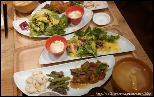 『呷』「信義區微風松高」☆ 御盤de食堂 ☆ 營養均衡定食還有媽媽的味道