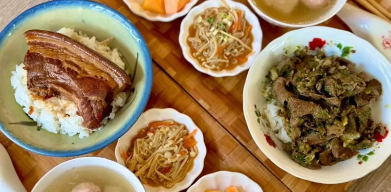 台中中式小吃推薦，北區明賢行復古風餐館，復古風中式小店超人氣。