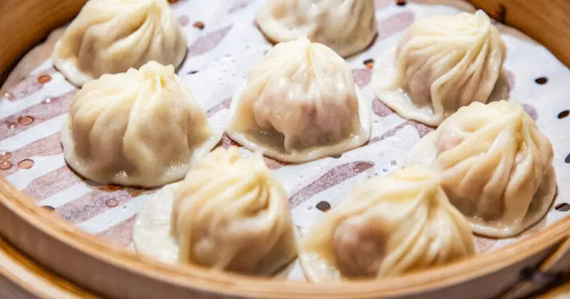 台中平價版鼎泰豐！必比登排隊名饕之鄉李姐的店，高CP值小籠湯包 牛肉麵。