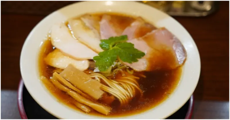 米其林推薦仙台拉麵！DASHIRO 蟬聯2年宮城縣拉麵冠軍，飛魚出汁醬油拉麵吃起來。