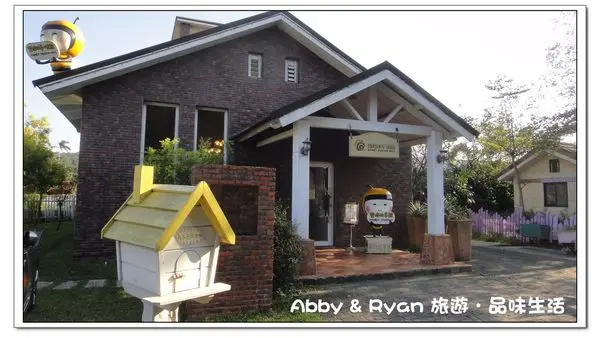 【桃園景點】河岸童話森林~來場與愛麗絲的浪漫邂逅吧！歐式風情的農莊森林／親子餐廳／親子農場．莊園~也是毛小孩散步的好地方哦~