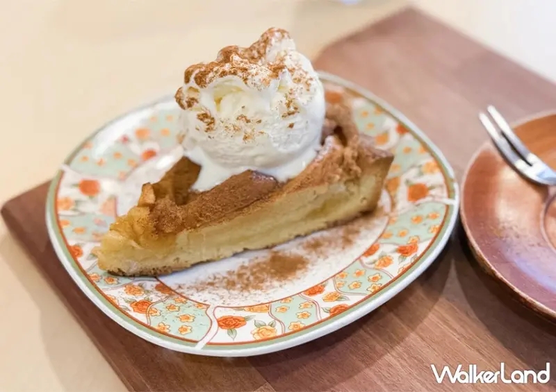 士林不限時咖啡廳！凹屋珈琲 菜單烤蘋果派必點，近捷運士林站、早上也有營業。