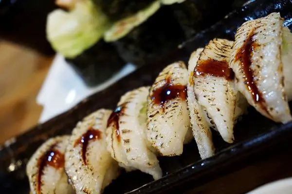 愛體驗【萬華】海鱻味刺身壽司。傳統菜市場中不可錯過的隱藏版美味。台北萬華。壽司。日本料理。刺身壽司。生魚片